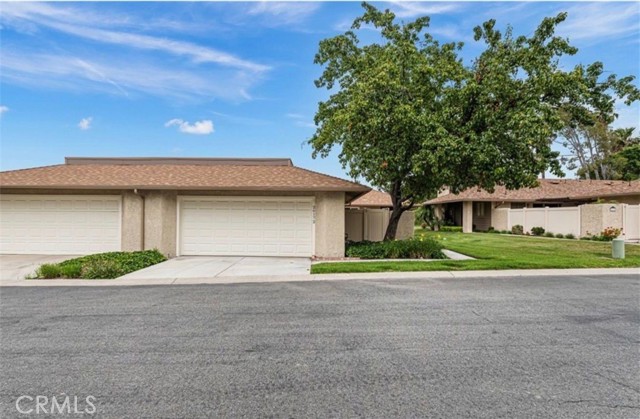 Detail Gallery Image 2 of 26 For 26172 Rainbow Glen, Newhall,  CA 91321 - 2 Beds | 2 Baths