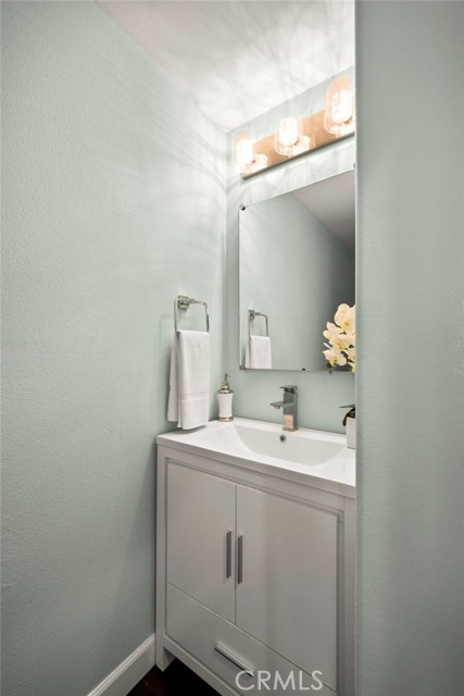 Detail Gallery Image 8 of 32 For 12919 Bloomfield St #1,  Studio City,  CA 91604 - 3 Beds | 3 Baths