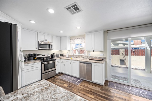 Detail Gallery Image 13 of 34 For 19927 Athenon Ave, Perris,  CA 92570 - 3 Beds | 2 Baths