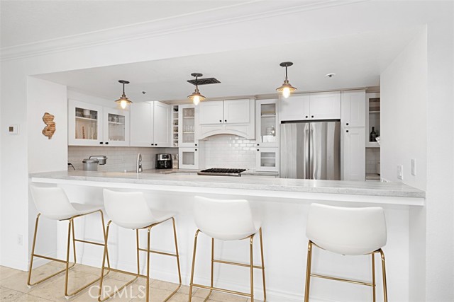 Detail Gallery Image 2 of 16 For 260 Cagney Lane #114,  Newport Beach,  CA 92663 - 2 Beds | 1 Baths