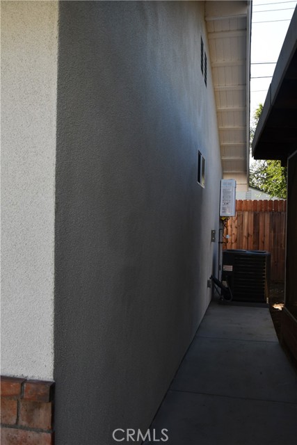 917 W. Flora St., Ontario CA: https://media.crmls.org/medias/897394d0-aa19-419c-a273-78f73af3472c.jpg