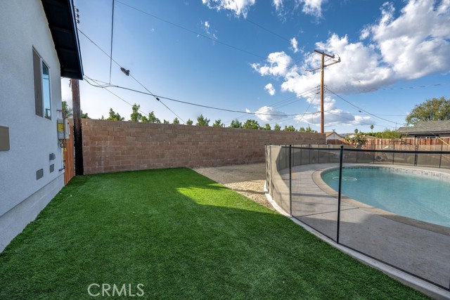Detail Gallery Image 22 of 24 For 1069 Erringer Rd, Simi Valley,  CA 93065 - 4 Beds | 2 Baths