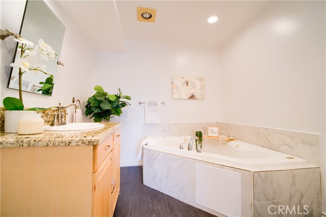 Detail Gallery Image 18 of 40 For 16255 Pacific Cir #105,  Huntington Beach,  CA 92649 - 3 Beds | 4 Baths