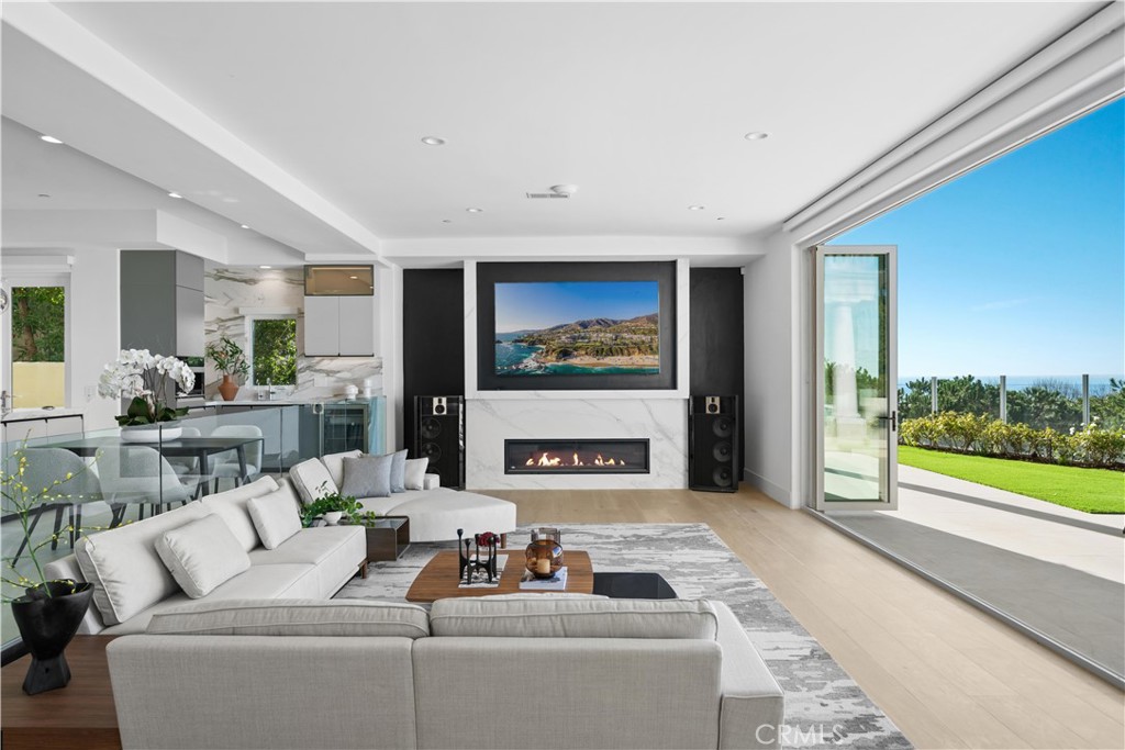 https://media.crmls.org/medias/89743f77-1314-4f03-a88c-333765d25126.jpg?preset=X-Large