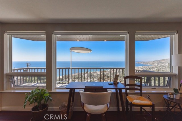 Detail Gallery Image 18 of 38 For 2192 Crestview Dr, Laguna Beach,  CA 92651 - 3 Beds | 3/1 Baths