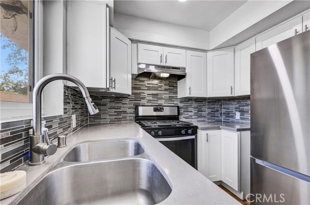 520 N Louise Street, Glendale CA: https://media.crmls.org/medias/8975648a-30cf-410a-8472-3caf7820dbaf.jpg