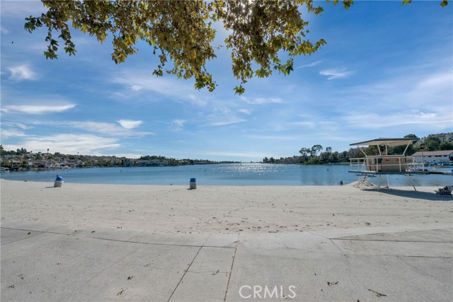 13 Arborside Way, Mission Viejo CA: https://media.crmls.org/medias/8975a09b-c2e5-4305-a9ef-51f2c3e9d87f.jpg