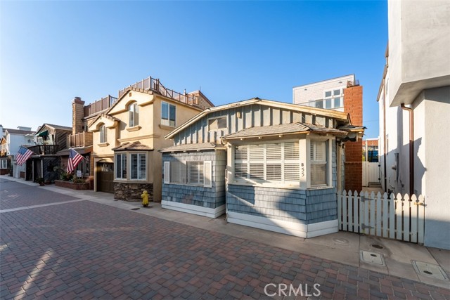 55 B Surfside Avenue, Surfside CA: https://media.crmls.org/medias/897606e0-0592-4515-840b-df34b552c546.jpg