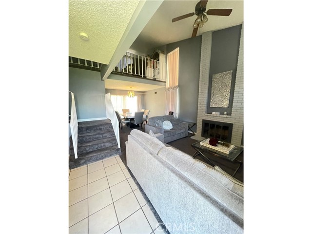 11557 Oakwood, Fontana CA: https://media.crmls.org/medias/897608f5-a663-43b9-9150-81475a8471bb.jpg