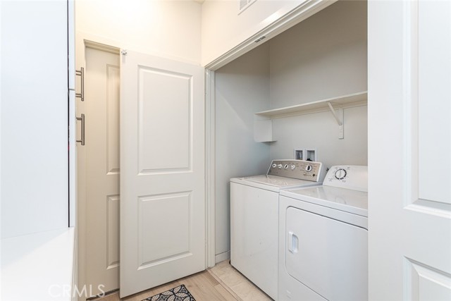 3580 E Peckham Paseo, Ontario CA: https://media.crmls.org/medias/89767f9e-3e3a-4c56-9d0c-2ddce34f58ec.jpg