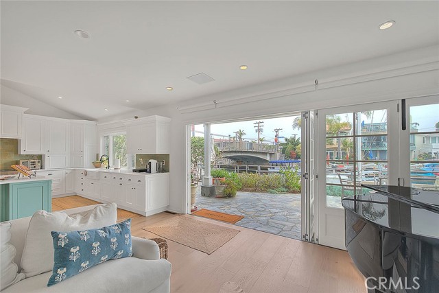 Detail Gallery Image 6 of 59 For 5590 E the Toledo, Long Beach,  CA 90803 - 4 Beds | 4 Baths