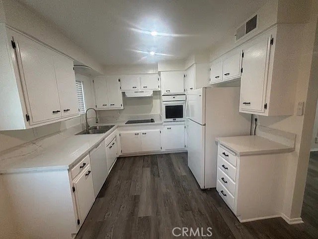 Detail Gallery Image 6 of 14 For 4719 Vista Del Monte Ave #3,  Sherman Oaks,  CA 91403 - 3 Beds | 2 Baths