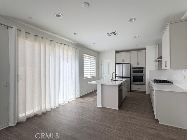 4216 South Hummingbird Paseo, Ontario CA: https://media.crmls.org/medias/8977b319-01cc-401c-af13-dbb663bbbe46.jpg
