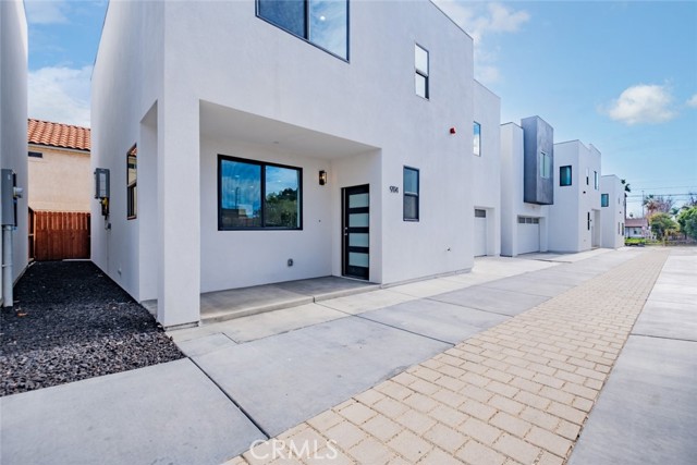 Detail Gallery Image 2 of 34 For 9114 N Nilo Ln, Panorama City,  CA 91402 - 4 Beds | 3/1 Baths