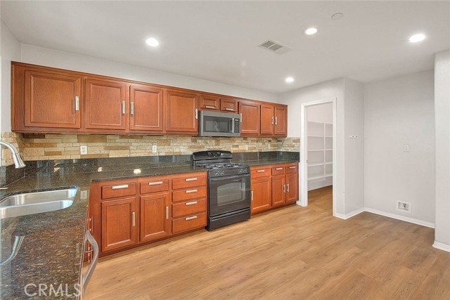 Detail Gallery Image 11 of 45 For 8043 Jamestown, Fontana,  CA 92336 - 3 Beds | 2/1 Baths