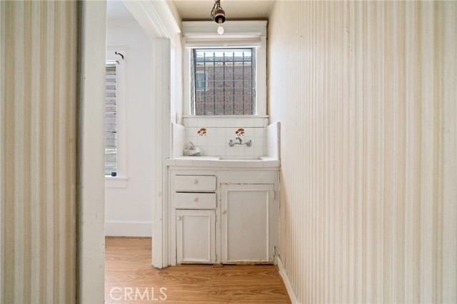 1412 S Victoria Avenue, Los Angeles CA: https://media.crmls.org/medias/89786c2e-ac08-458c-88e6-c6b4cb1ab6fb.jpg