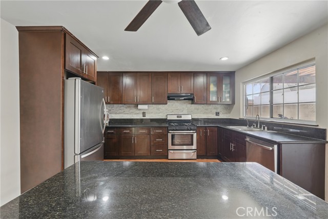 Detail Gallery Image 7 of 25 For 9334 Pioneer Bld, Santa Fe Springs,  CA 90670 - 4 Beds | 2 Baths