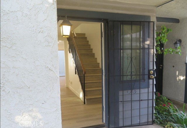 Detail Gallery Image 5 of 12 For 19221 Sherman Way #18,  Reseda,  CA 91335 - 3 Beds | 3 Baths