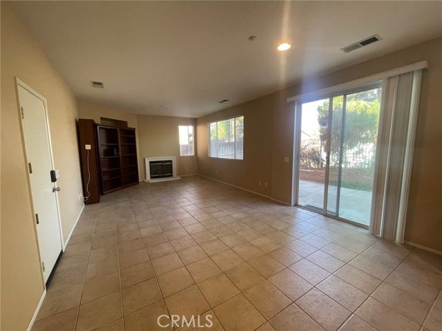 Detail Gallery Image 10 of 39 For 1434 Haddington Dr, Riverside,  CA 92507 - 4 Beds | 2/1 Baths