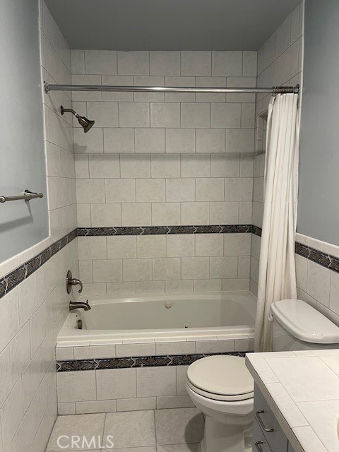 7727 Via Capri, Burbank CA: https://media.crmls.org/medias/897ac3ed-27af-4f4f-a0b9-820e22a0387b.jpg