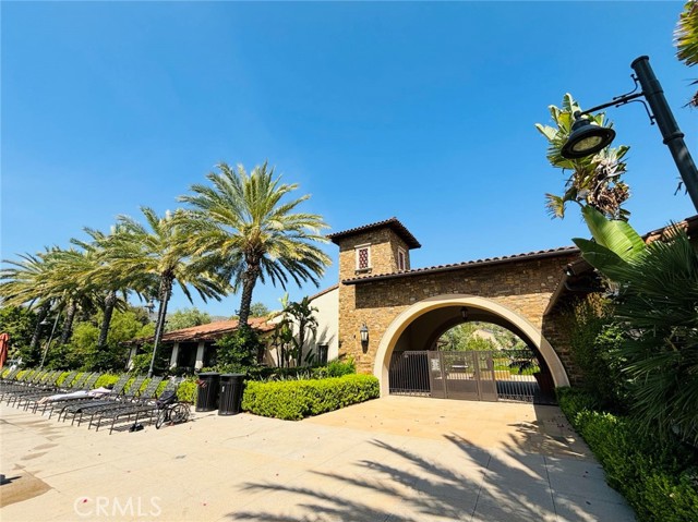 10 Shadybend, Irvine CA: https://media.crmls.org/medias/897b8f9c-75a9-4438-ac4f-5b1141aab83c.jpg