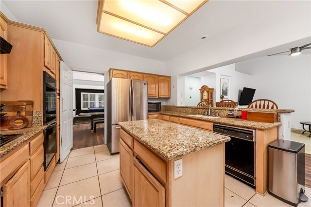 42153 Parkmont Drive, Lancaster CA: https://media.crmls.org/medias/897be706-b931-4102-bca4-f2778197a231.jpg