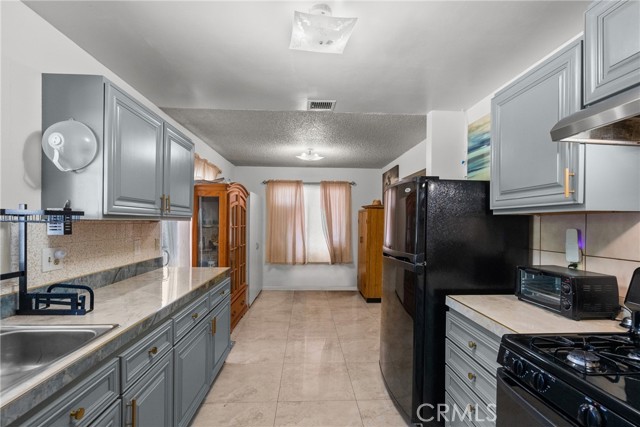 13086 Foothill Boulevard, Sylmar CA: https://media.crmls.org/medias/897bee53-b655-4b1f-9e0e-a9a3678dc958.jpg