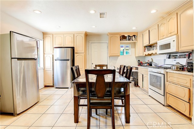 Detail Gallery Image 8 of 15 For 7811 Railroad Ave, Riverside,  CA 92504 - 4 Beds | 2 Baths