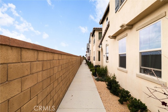 Detail Gallery Image 5 of 41 For 16667 Snowdrop #2,  Fontana,  CA 92336 - 4 Beds | 3 Baths