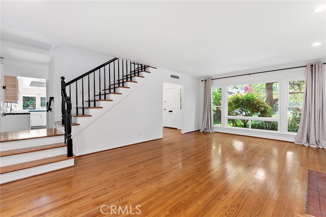 11053 Strathmore Drive, Westwood - Century City CA: https://media.crmls.org/medias/897d16e1-96cb-418a-82c8-fcacc641421b.jpg
