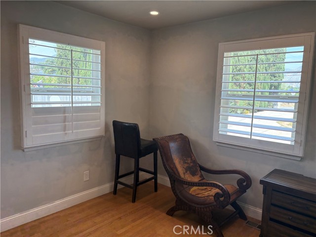 12917 Gladstone photo 14