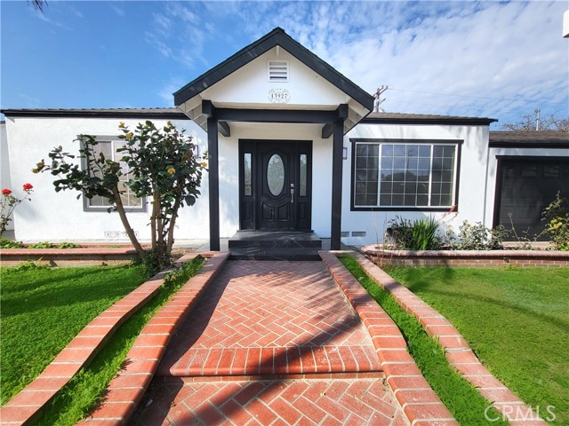 13927 Brightwell Avenue, Paramount, California 90723, 3 Bedrooms Bedrooms, ,2 BathroomsBathrooms,Single Family Residence,For Sale,Brightwell,RS25037269