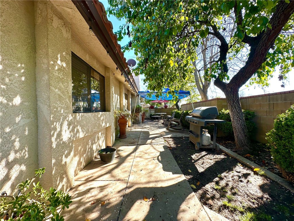 https://media.crmls.org/medias/897e61f9-4cce-47f0-9fc9-16e230366374.jpg?preset=X-Large