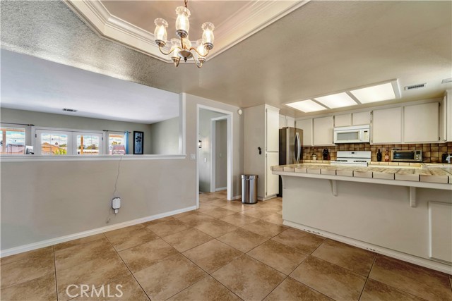 Detail Gallery Image 10 of 34 For 8016 W Avenue D12, Lancaster,  CA 93536 - 3 Beds | 2 Baths