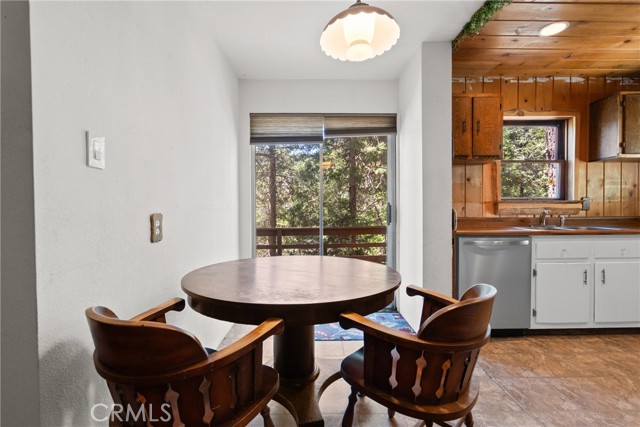 26251 Alpine Lane, Twin Peaks CA: https://media.crmls.org/medias/897f7534-8923-4e79-be77-c6109c3985b9.jpg