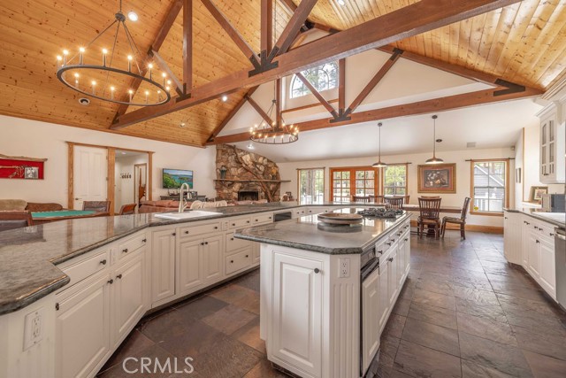 42385 Fox Farm Road, Big Bear Lake CA: https://media.crmls.org/medias/897f7c5c-712b-470f-a628-d7d1758c4af7.jpg