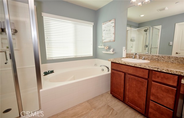 4049 Running Oak Lane, San Bernardino CA: https://media.crmls.org/medias/8980c576-e37e-491c-82fe-92f2998e31c9.jpg