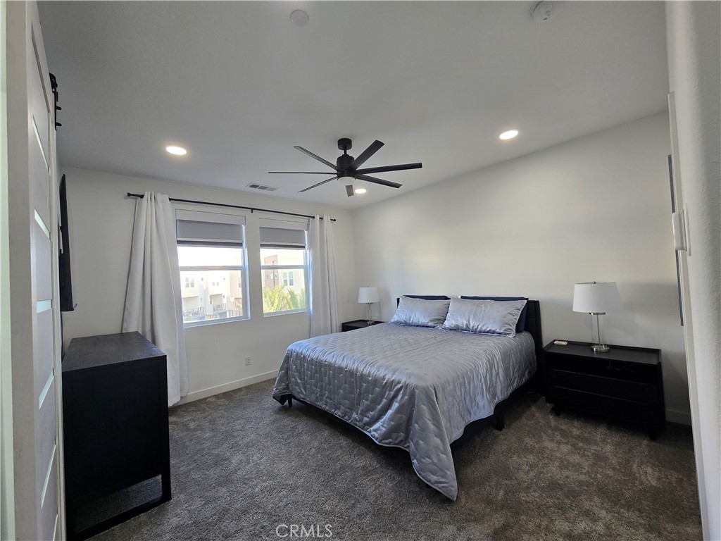 89816597 8d79 4bd0 8b99 D90445c0938b