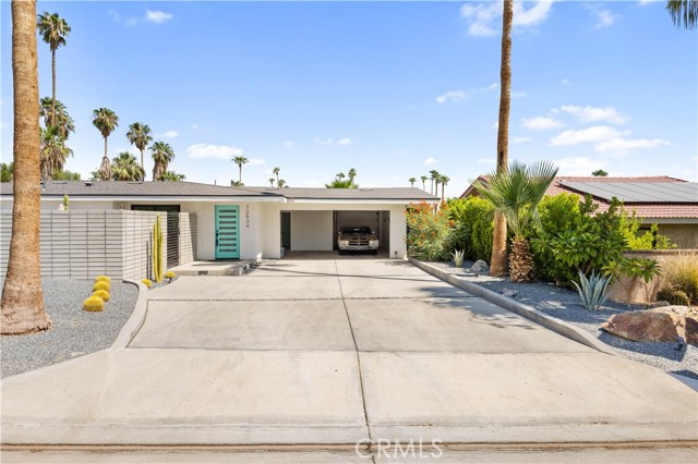 73534 Silver Moon Trail, Palm Desert CA: https://media.crmls.org/medias/89817ff8-5589-4b07-8bde-747b2aa170f8.jpg