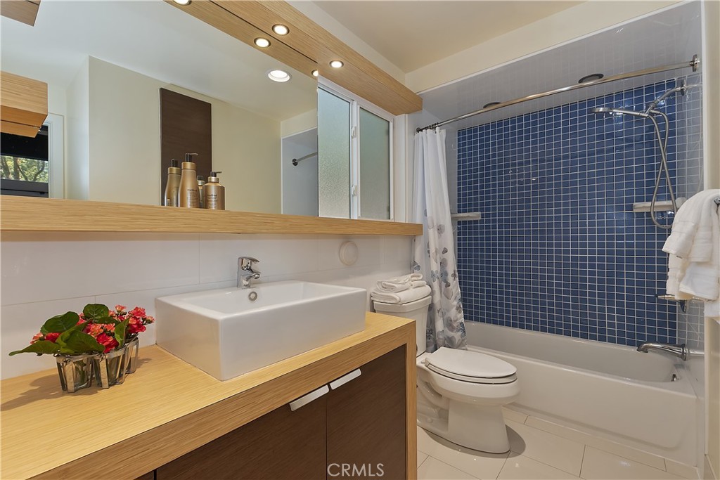 https://media.crmls.org/medias/89820152-fdae-4a01-8868-32334cd98679.jpg?preset=X-Large