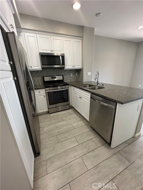 Detail Gallery Image 2 of 13 For 44110 Calle Luz, Temecula,  CA 92592 - 3 Beds | 2/1 Baths