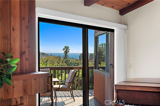 Detail Gallery Image 11 of 46 For 1362 Morningside Dr, Laguna Beach,  CA 92651 - 5 Beds | 3/1 Baths