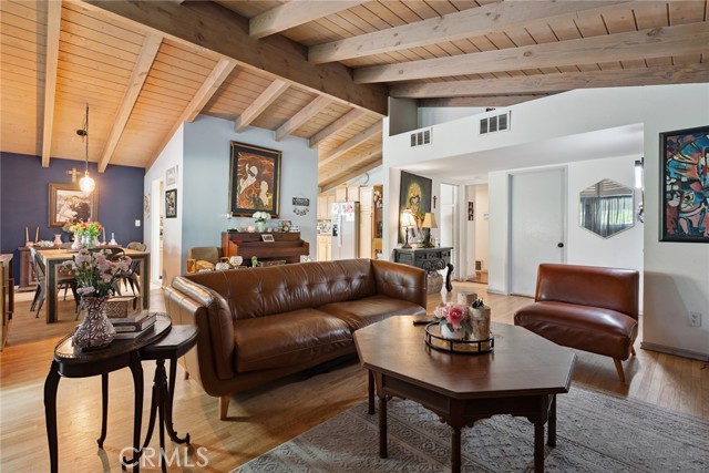 Detail Gallery Image 5 of 19 For 17531 Romar St, Northridge,  CA 91325 - 4 Beds | 2 Baths