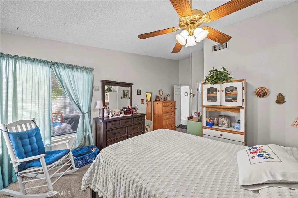 https://media.crmls.org/medias/898469b2-a023-40a3-918f-9c7dbcd55557.jpg?preset=X-Large