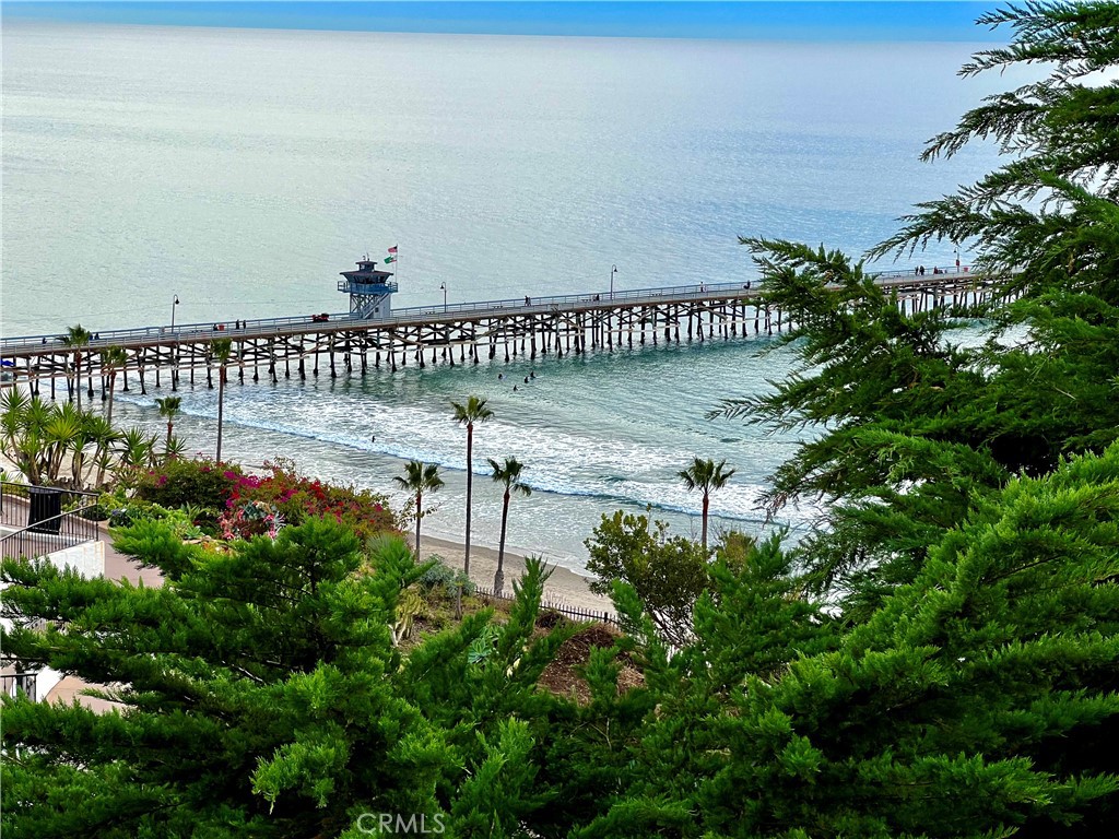 https://media.crmls.org/medias/89848ba7-cd4b-4389-8a7b-a5a5a0975032.jpg?preset=X-Large