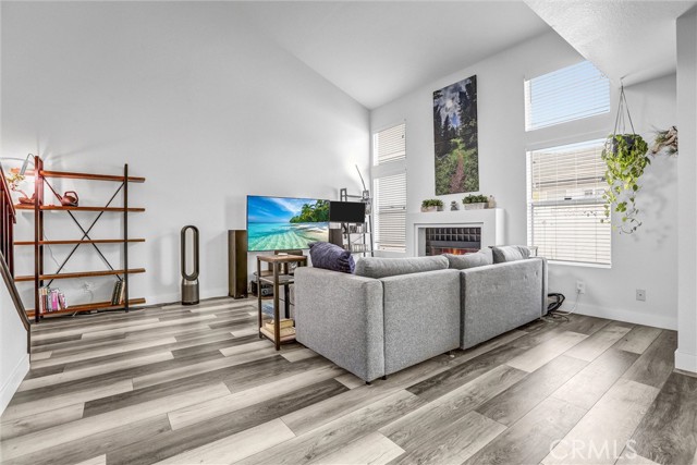 517 Orilla Walk, Oxnard CA: https://media.crmls.org/medias/8986961b-83be-4699-837a-b08566d484d3.jpg