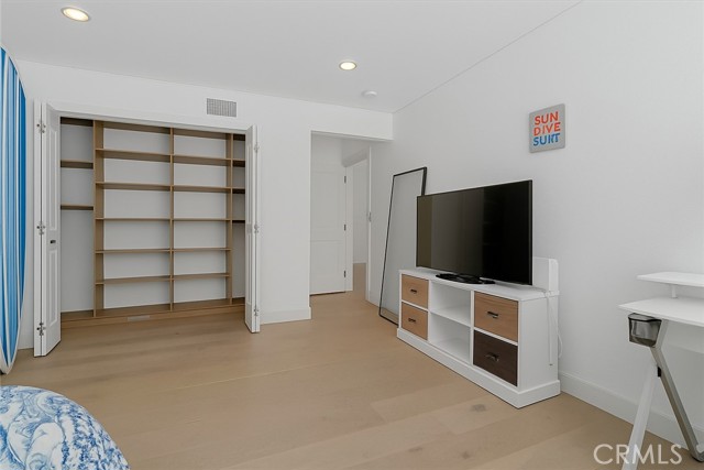 Image 33 of 39 For 23760 Oakfield Road