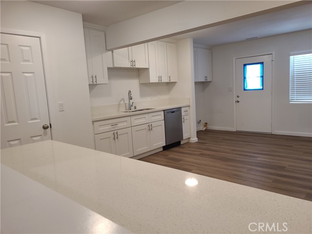 1800 S Ridgeley Drive, Los Angeles CA: https://media.crmls.org/medias/89886610-4d10-4cc4-8297-295db04af04c.jpg