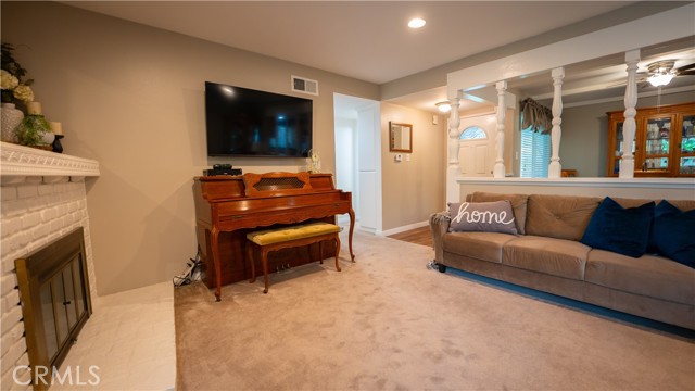 Detail Gallery Image 6 of 49 For 11715 Broadfield Dr, La Mirada,  CA 90638 - 3 Beds | 2 Baths