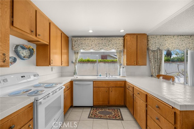 Detail Gallery Image 12 of 33 For 1516 Mesa Verde, Fullerton,  CA 92833 - 4 Beds | 2 Baths